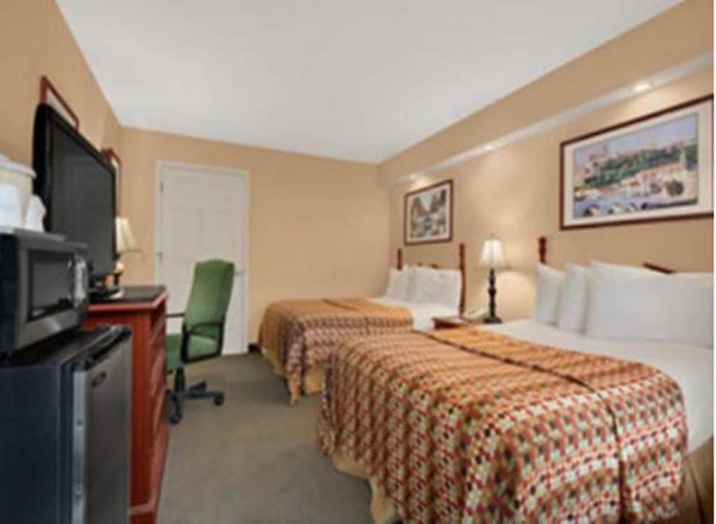 Baymont By Wyndham Eden Motel Buitenkant foto